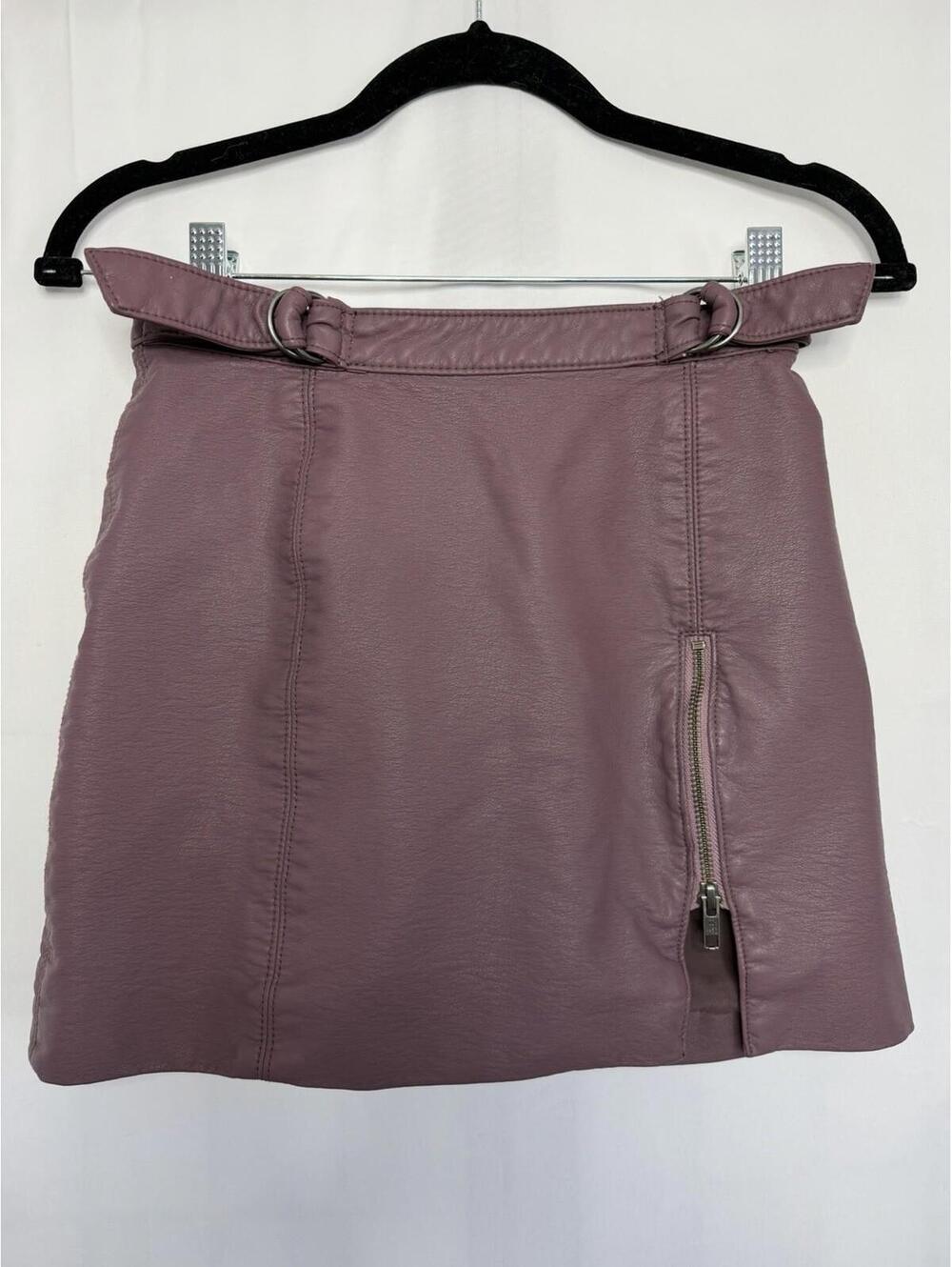 Free People Trendy Purple Faux Leather Mini Skirt with Zipper Detail Size 0